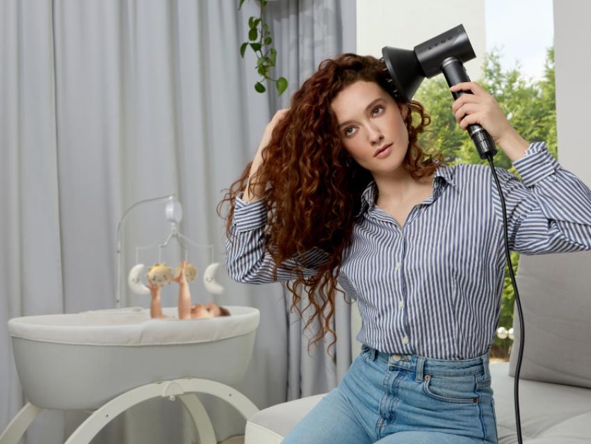 AENO Fén na vlasy HD5 - barva černá