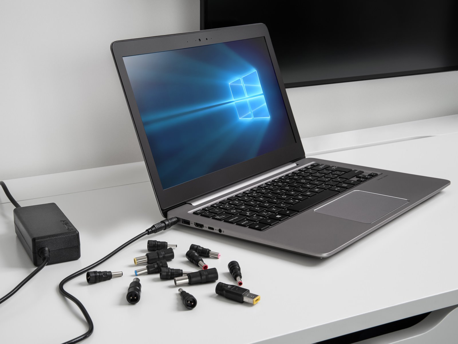 AVACOM QuickTIP 65W - univerzální adaptér pro notebooky + 13 konektorů