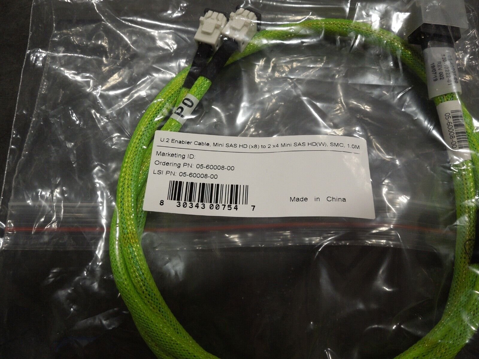 Broadcom LSI internal U.2 Enabler cable 1.0 m Mini-SAS HD (SFF-8643) x8 to 2x Mini-SAS HD (SFF-8643) white, CMS