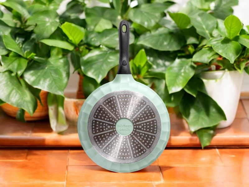 BUYDEEM CP151 hliníková pánev s nepřilnavým povrchem, průměr 26 cm, barva zelená