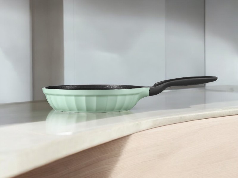 BUYDEEM CP151 hliníková pánev s nepřilnavým povrchem, průměr 26 cm, barva zelená