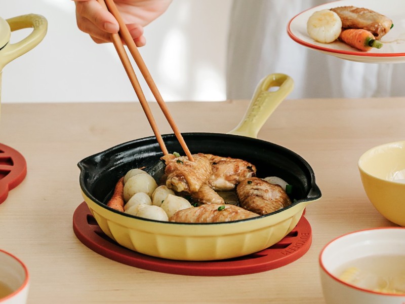 BUYDEEM CP542, Smaltovaná litinová pánev, průměr 21cm, barva žlutá