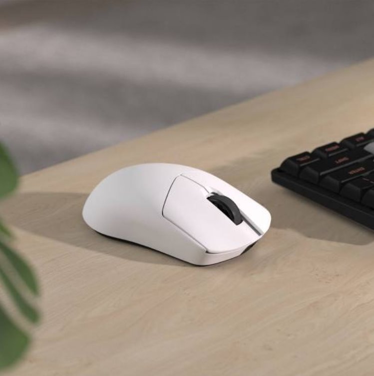 COUGAR herní myš bezdrátová/drátová REVENGER PRO 4K WHITE, čip PixArt 3395, 26000dpi, 650 IPS, 55g