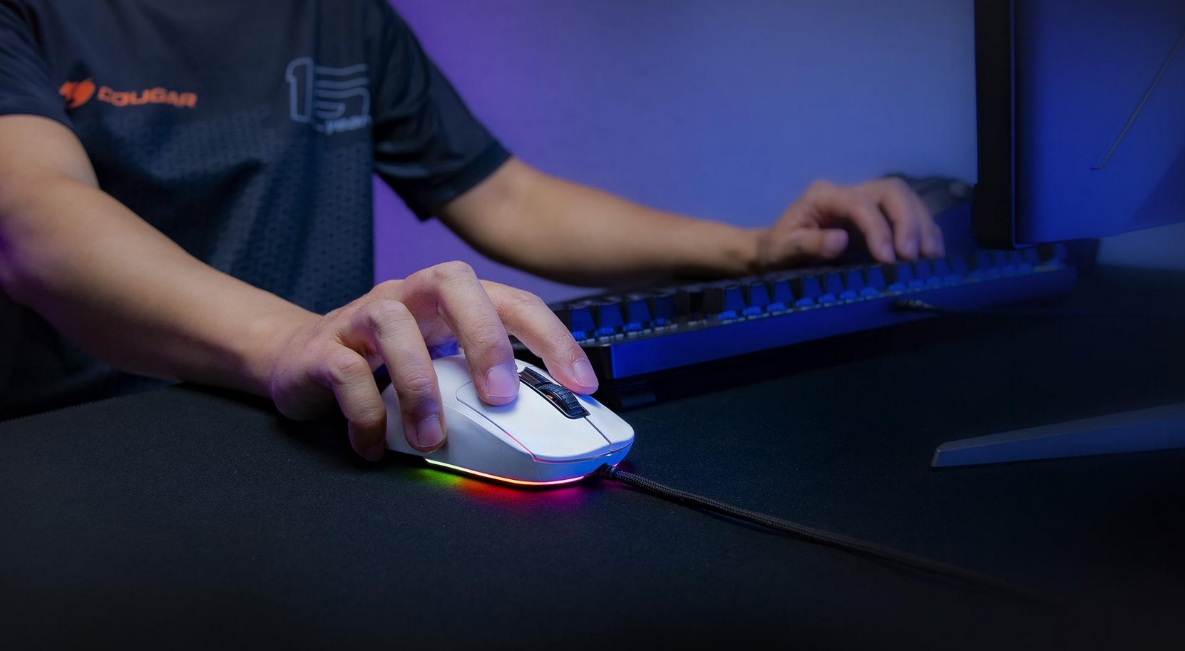 COUGAR herní myš drátová MINOS NEO BLACK, 6 tl., čip PixArt 3327, 6000dpi, 220 IPS, 63g, USB-A, Ultraflex kabel 1.8m