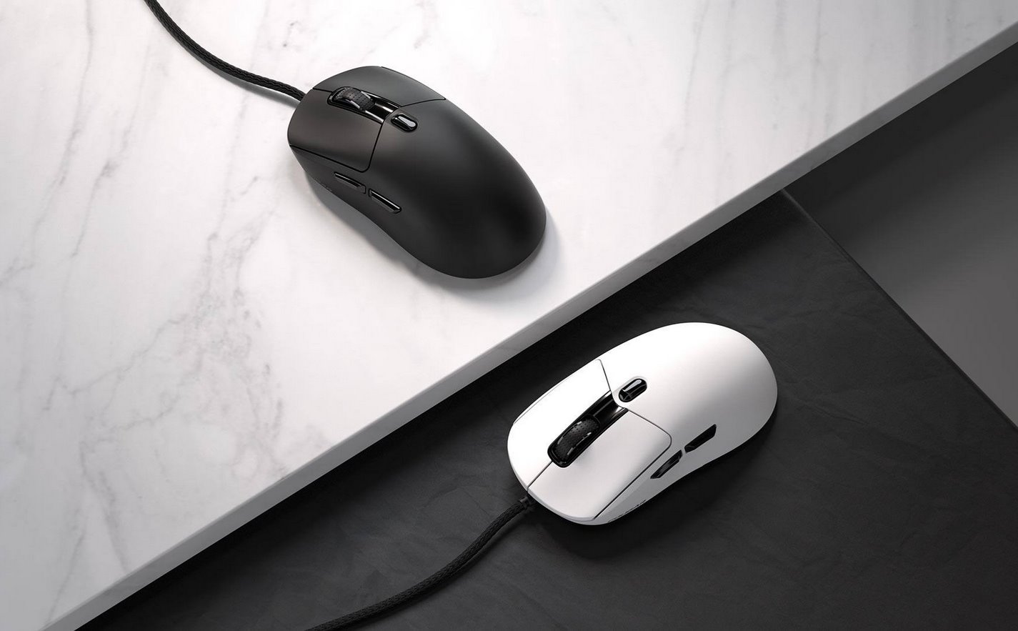 COUGAR herní myš drátová MINOS NEO WHITE, 6 tl., čip PixArt 3327, 6000dpi, 220 IPS, 63g, USB-A, Ultraflex kabel 1.8m