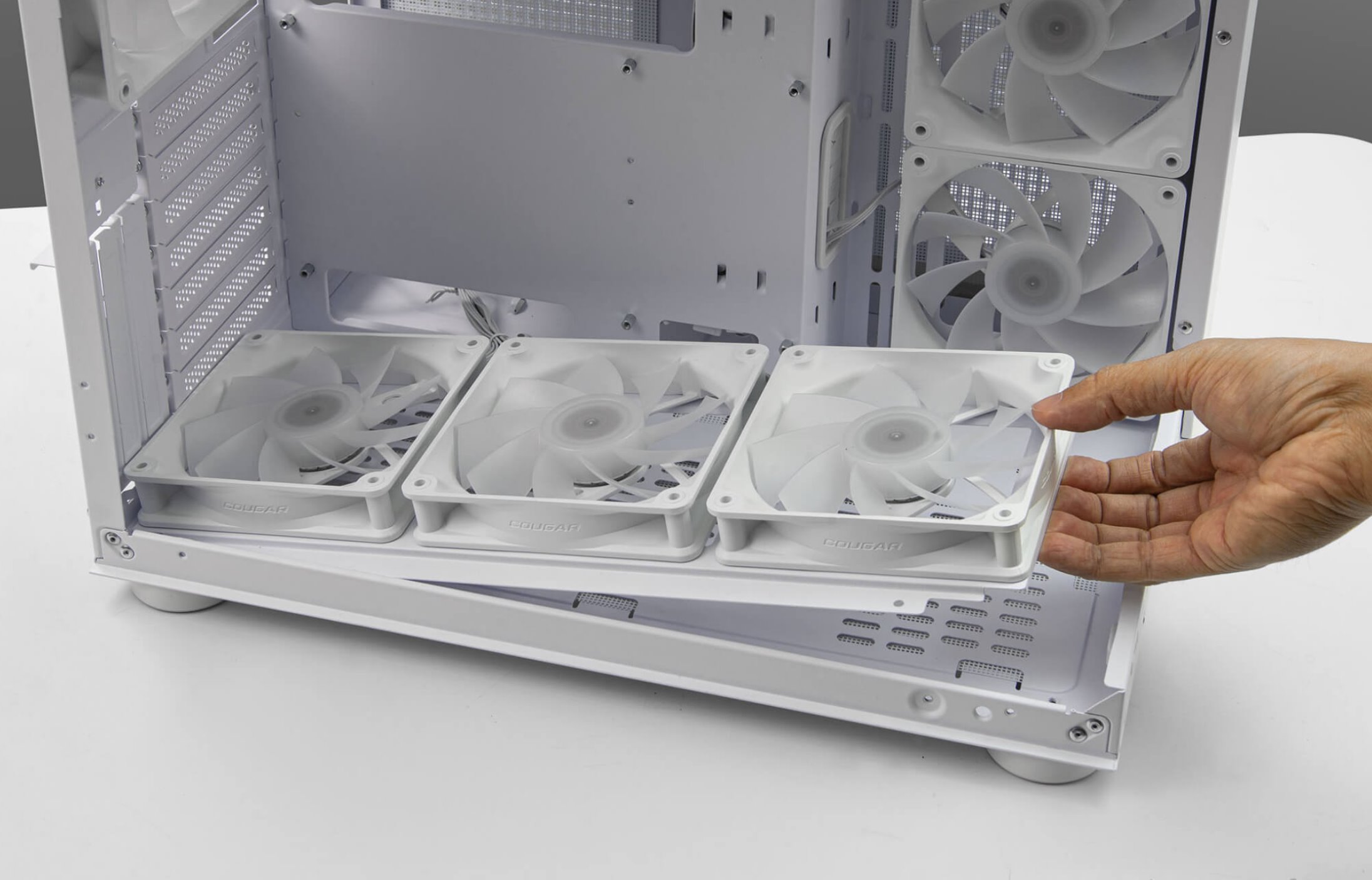 COUGAR PC skříň FV150 RGB White Mid tower Dual-Chamber ATX glass, 4x 120mm ARGB fans