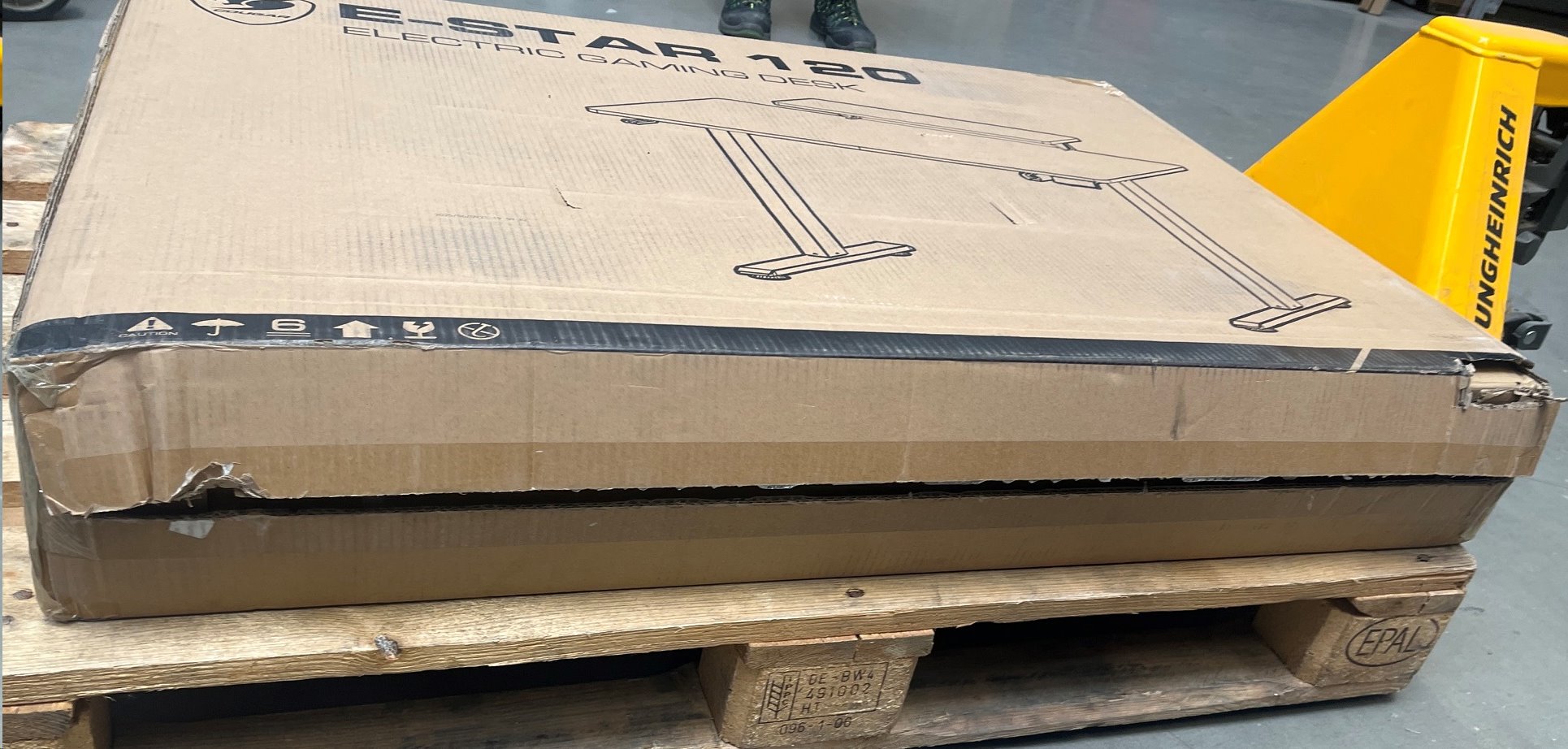 COUGAR stůl E-STAR 120 el. 1200 x 600 x 15, 720-1170mm,carbon design,monitor stand,pad,paměť 2 módy (poškozený obla)