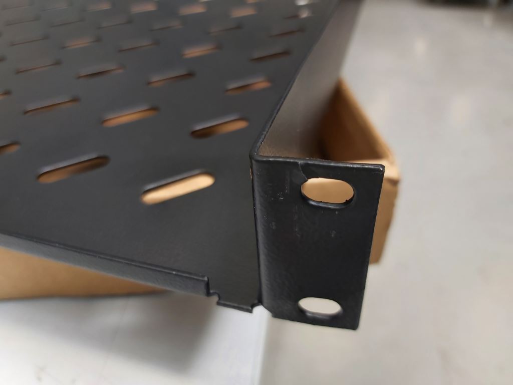 Legrand EvoLine 2-bodová police pevná 1U 400mm, nosnost 25kg - lehce poškozená přepravou