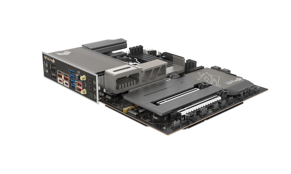 MB SAPPHIRE NITRO+ X870EA Phantomlink /AM5/4xDDR5/M.2/W7+BT5.4/HDMI/DP/ATX
