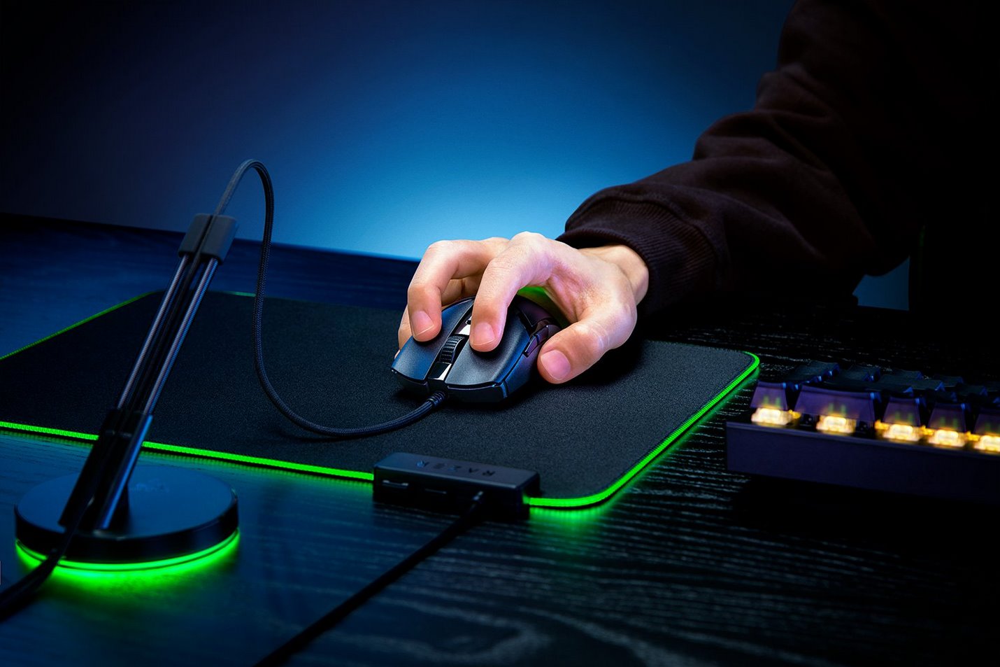 RAZER herní myš drátová Cobra, Optical Mouse Switches Gen-3, 90 million Clicks, 58g Lightweight Design,