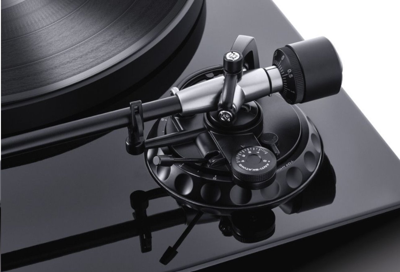 Magnat - MTT 990 / High-end gramofon s přímým náhonem / Přenoska Audio-Technica AT-VM520xEB / Limited Edition / Matná če